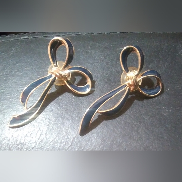 Vintage "AVON" Gold Toned & Blue Enamel Bows/Ribbons Pierced Earrings - Picture 2 of 3